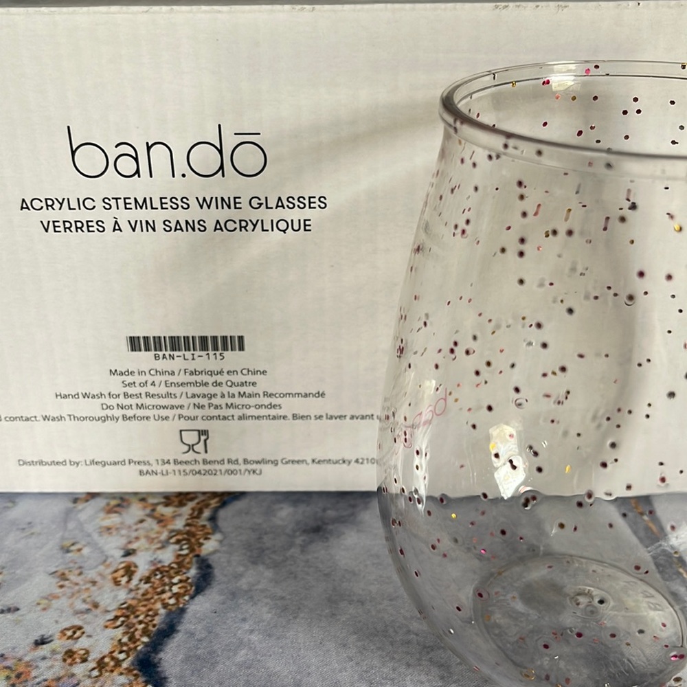 Acrylic stemless wine glasses by ban.do
